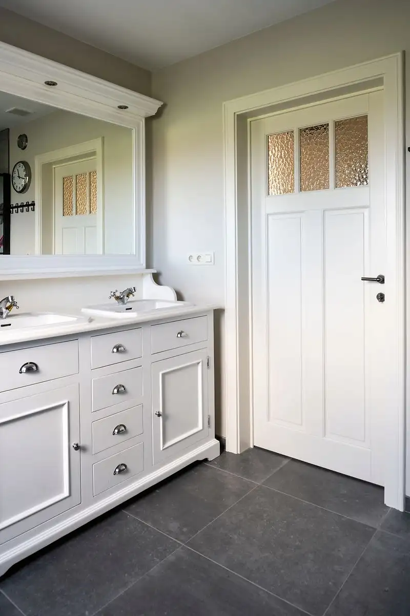 Style Gamma Vol MDF in Sint-Pieters-Leeuw, gemaakt en geplaatst door Jacobs Binnendeuren