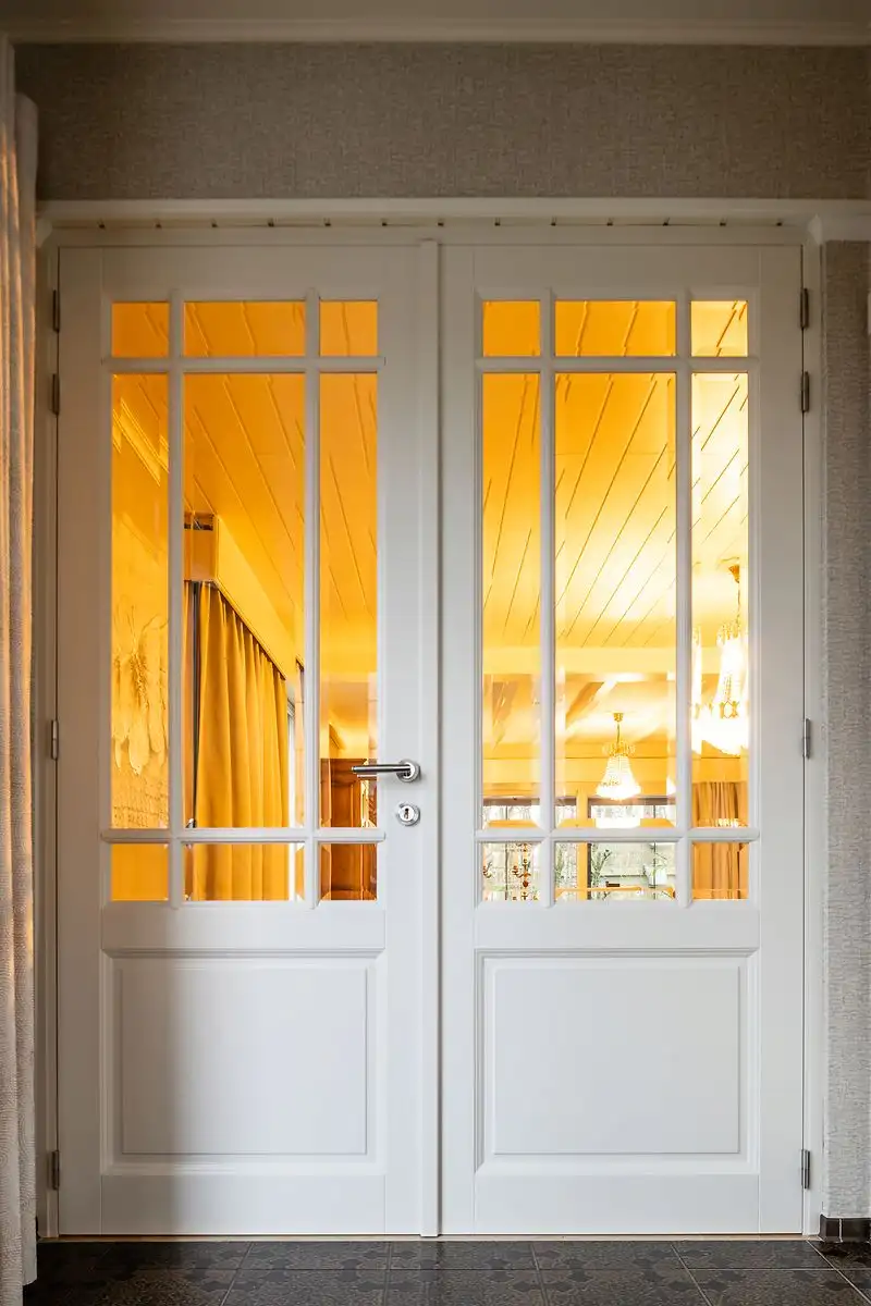 Style gamma vol MDF + vlakke deur tubespaan gelakt in Haaltert, gemaakt en geplaatst door Jacobs Binnendeuren