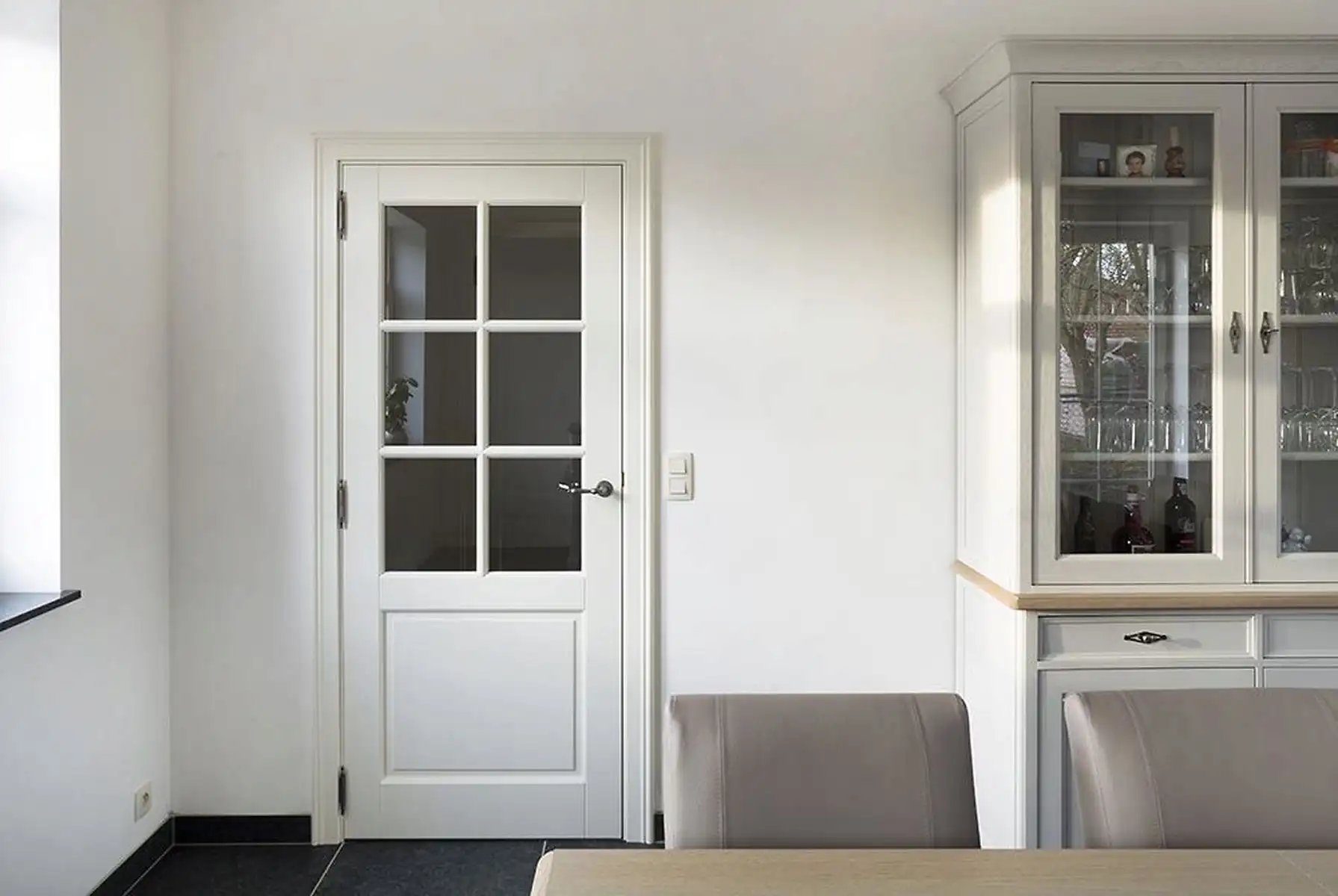 Style Gamma, Volle MDF deuren in Sint-Pieters-Kapelle, gemaakt en geplaatst door Jacobs Binnendeuren