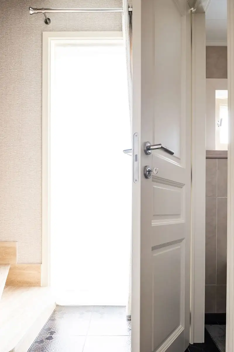 Style gamma vol MDF + vlakke deur tubespaan gelakt in Haaltert, gemaakt en geplaatst door Jacobs Binnendeuren (foto 2 van 6)