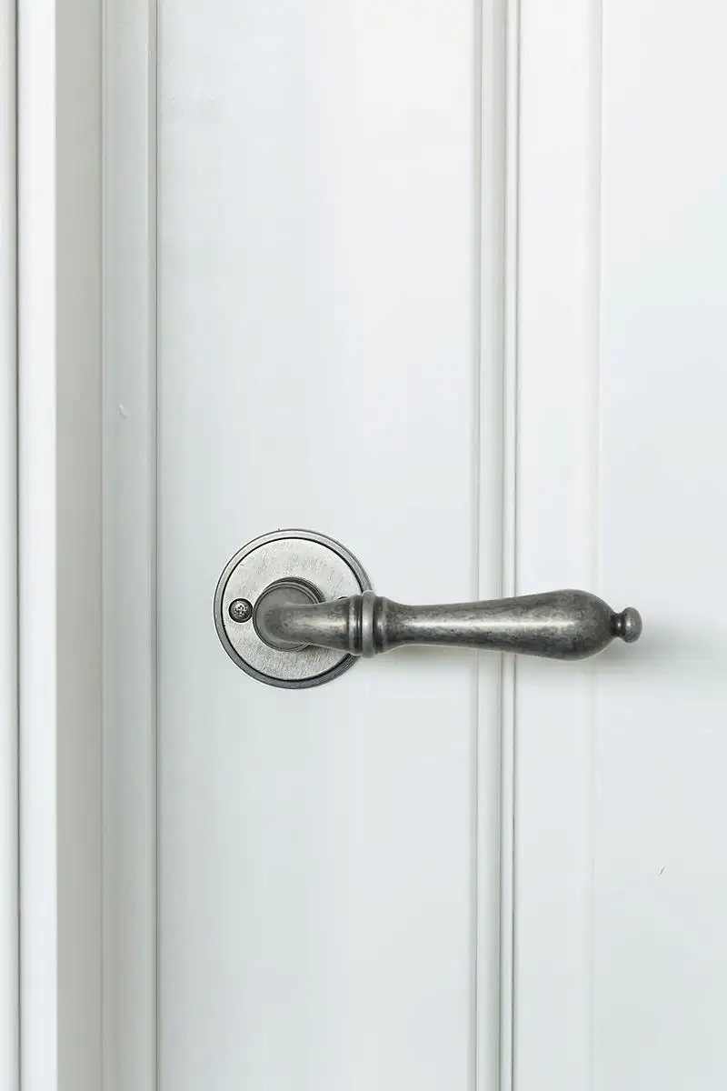 Style Gamma, Volle MDF deuren in Sint-Pieters-Kapelle, gemaakt en geplaatst door Jacobs Binnendeuren (foto 3 van 6)