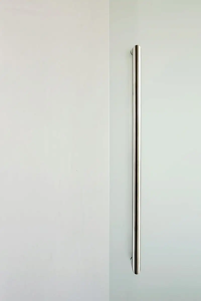 Glasdeur pivoterend + fineer eiken deuren + witlak RAL 9010 in Kester, gemaakt en geplaatst door Jacobs Binnendeuren (foto 5 van 6)