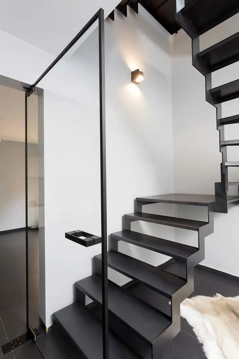 Glasdeur steellook + gelakte spaandeur in Ninove, gemaakt en geplaatst door Jacobs Binnendeuren (foto 5 van 6)